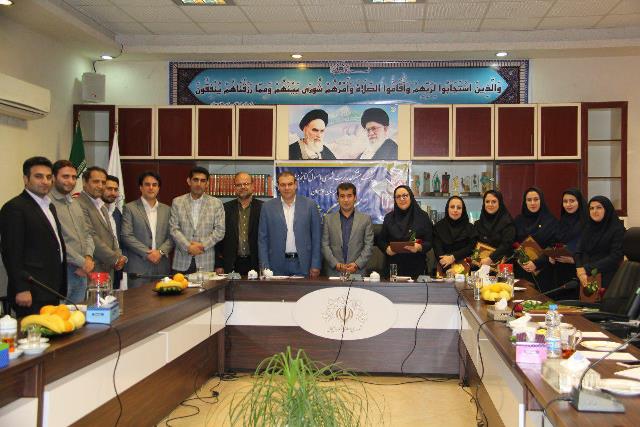 بمناسبت هفته کتاب و کتابخوانی ، جلسه شورای شهر با حضور شهردار لاهیجان و مسئول اداره کتابخانه های عمومی شهرستان لاهیجان برگزار شد